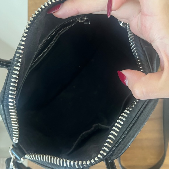 Givenchy Mini Antigona Bag in grained leather - Picture 10 of 16